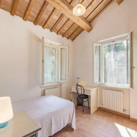 Three-bedroom In Urbino -pu- Apartament *