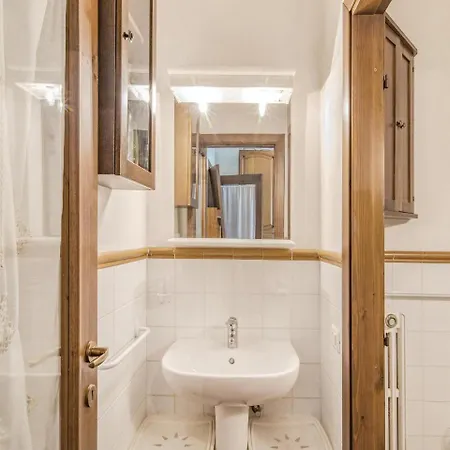 Three-bedroom In Urbino -pu- Apartament *