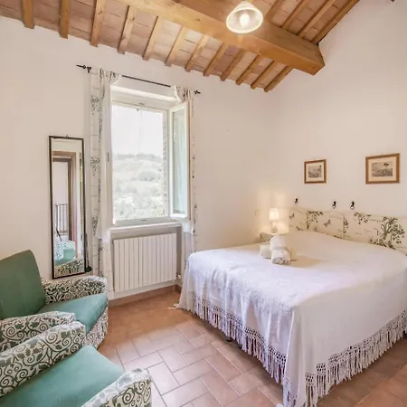 Three-bedroom In Urbino -pu- Apartament