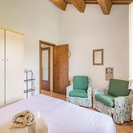 Three-bedroom In Urbino -pu- Apartament *
